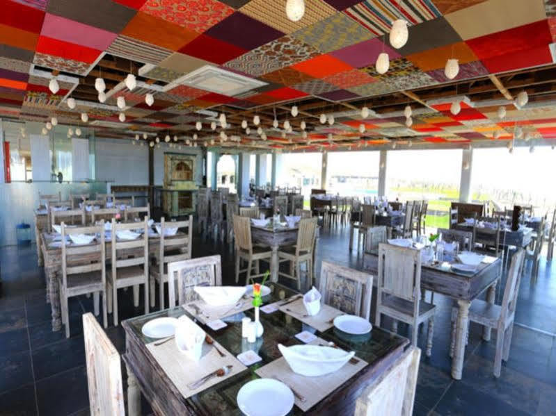 Serena Beach Resort Māndvi Kültér fotó